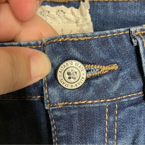 Altar’d State distressed skinny Jeans Size 3/26 - Picture 4 of 6